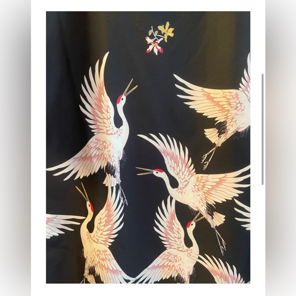 Size women’s medium flowy, versatile crane dress. - Picture 2 of 8